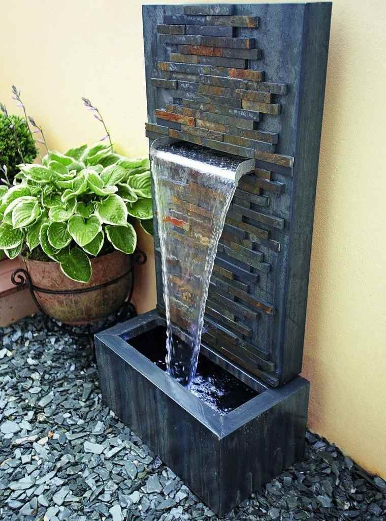ideas para jardines pequeños fuente de agua