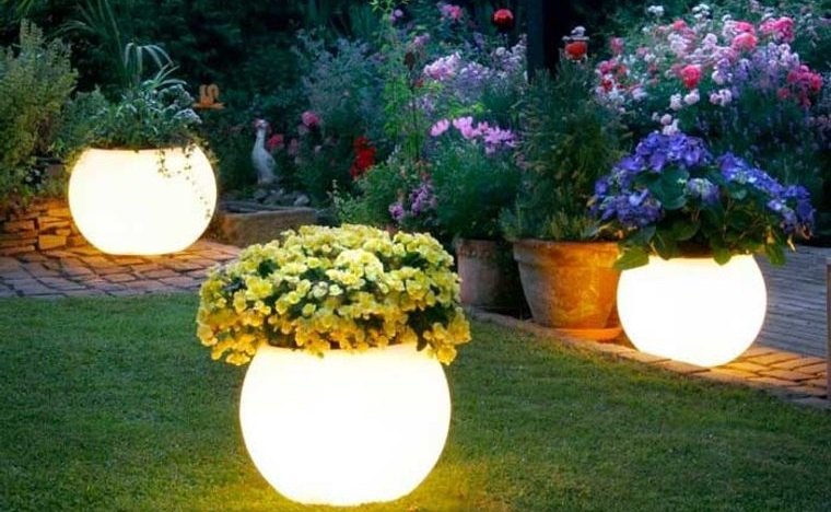 iluminación decorativa macetas con luces para jardin
