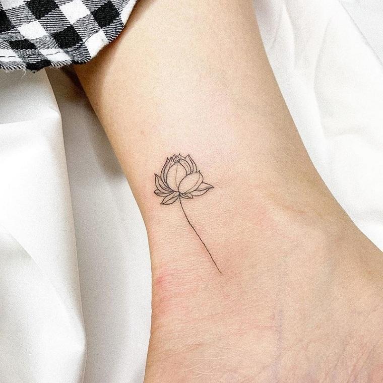 Tatuajes-pequenos-mujeres-2021-flor