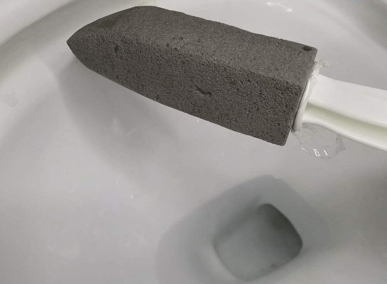 cómo limpiar el inodoro con piedra pomez