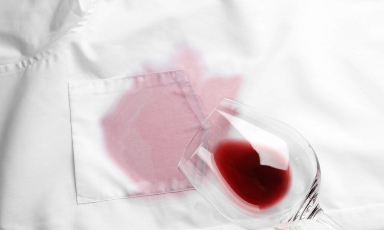 Cómo quitar manchas de vino-ropa