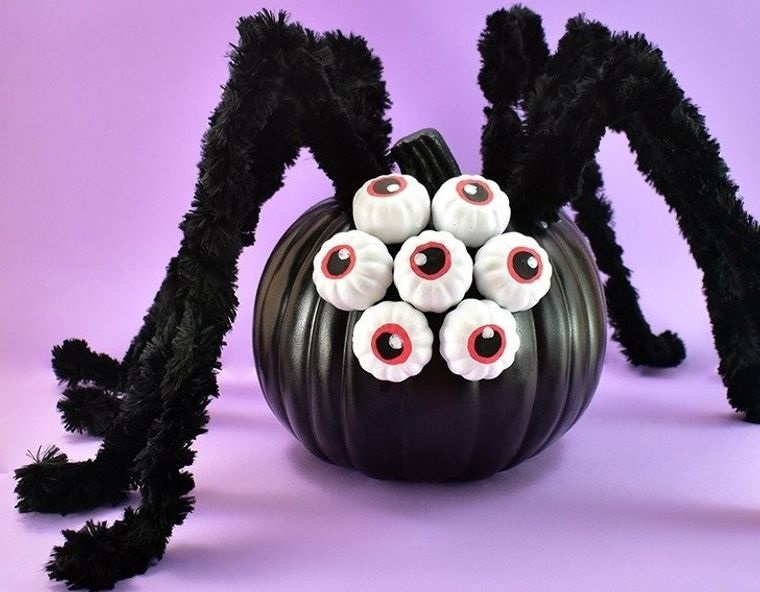 decoración de halloween araña gigante de calabaza