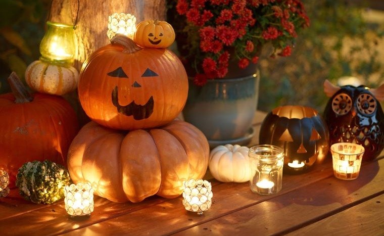 decoración de halloween con calabazas