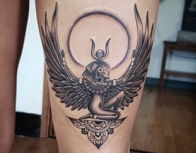 tatuajes para mujeres diosa hathor