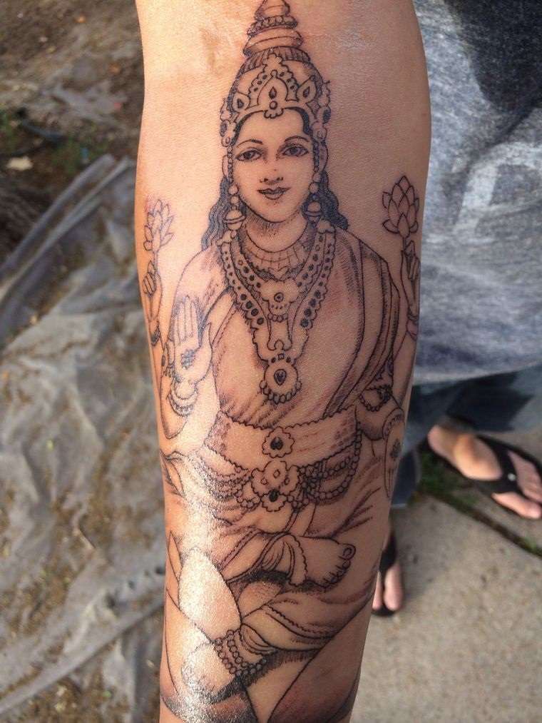 tatuajes para mujeres diosa lakshmi
