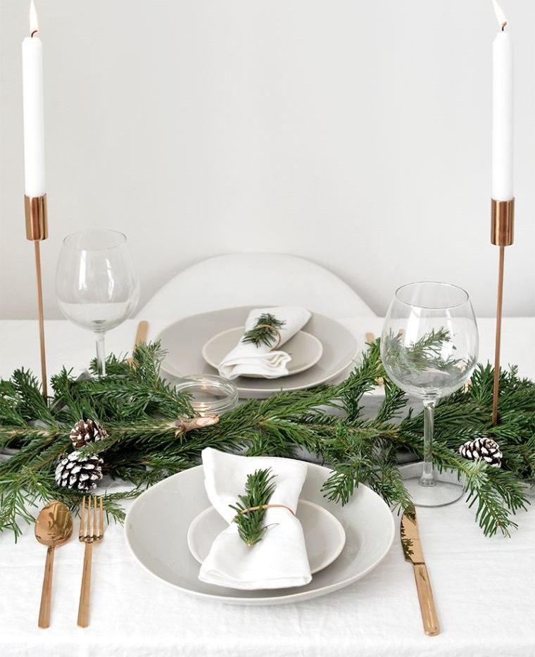 mesa navideña blanco con follaje