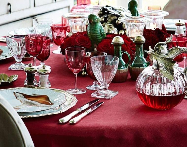 mesa navideña en rojo verde