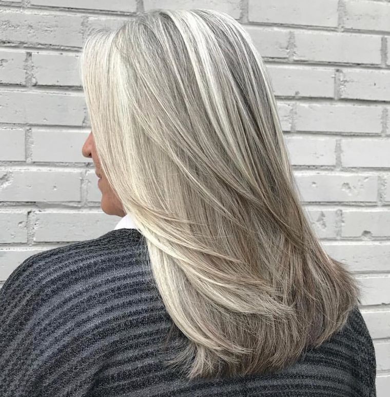 peinado cabello largo capas grises