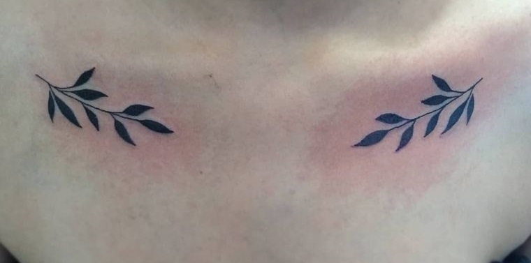 tatuajes de hojas en clavicula