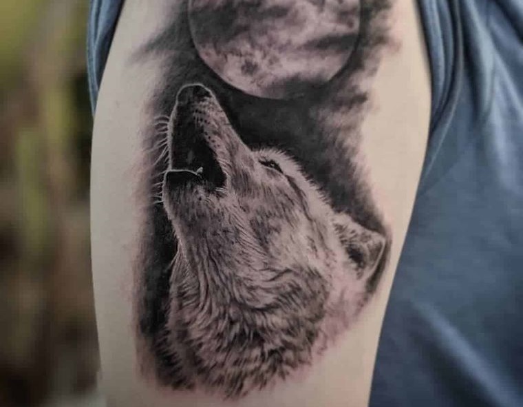 diseños de tatuajes de lobo aullando