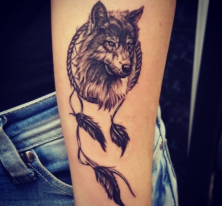 diseños de tatuajes lobo atrapasueños