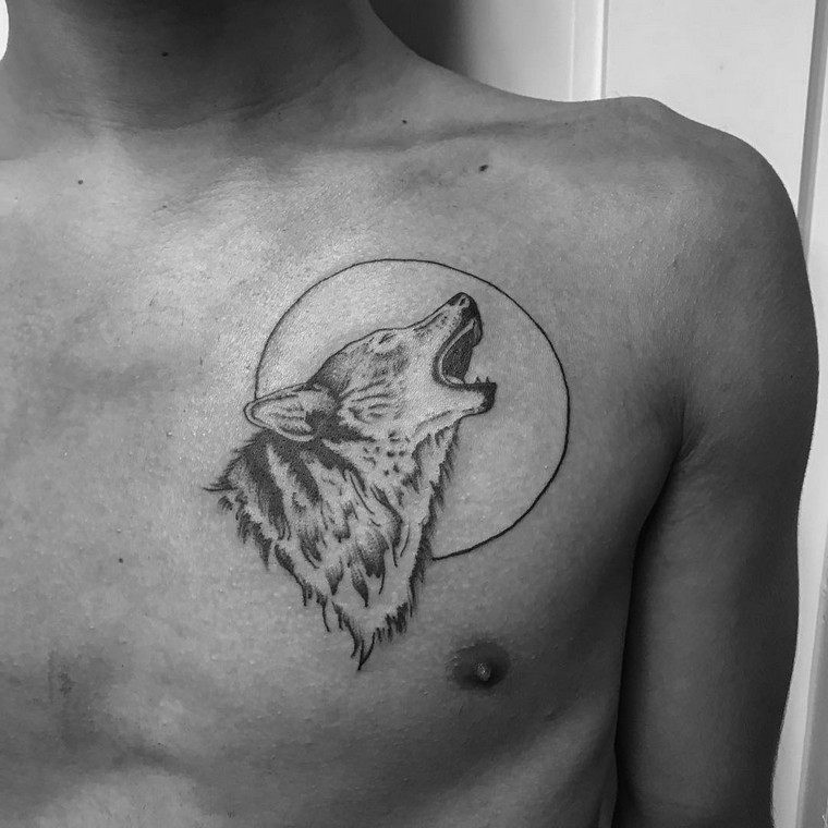 luna-lobo-tatuaje-hombre-2022