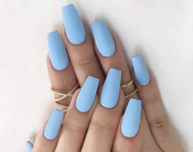 diseño de uñas azul suave