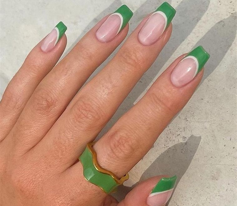 diseño de uñas francesa verde