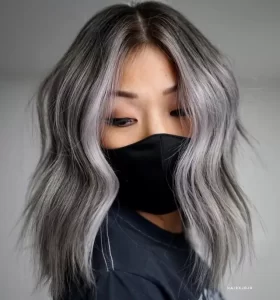 Grey blending para un hermoso cabello plateado -  Olvídate del balayage con una de las tendencias de...