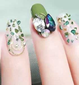 Manicura con gemas 2022:   Inspírate con estas ideas de uñas gems y únete a la tendencia