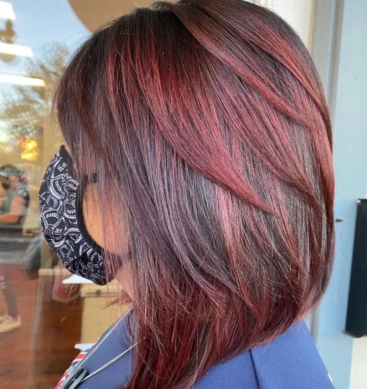 pelo rojo burdeos
