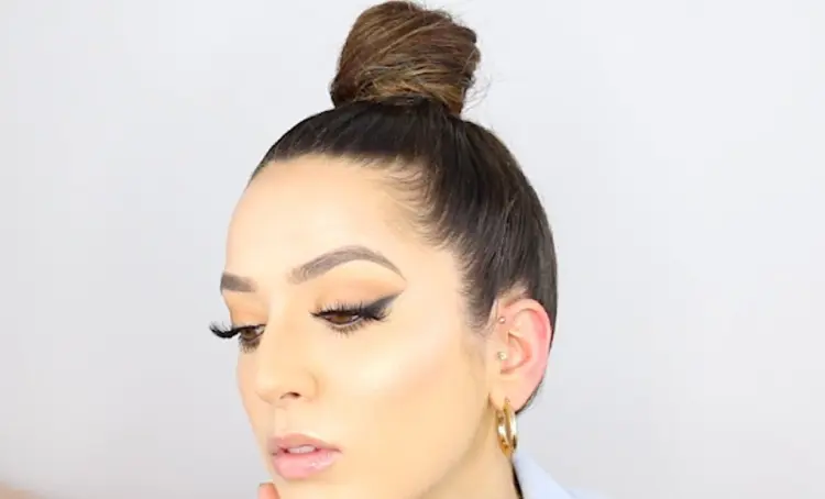 recogido con moño elegante