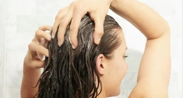 tecnica del lavado inverso del pelo