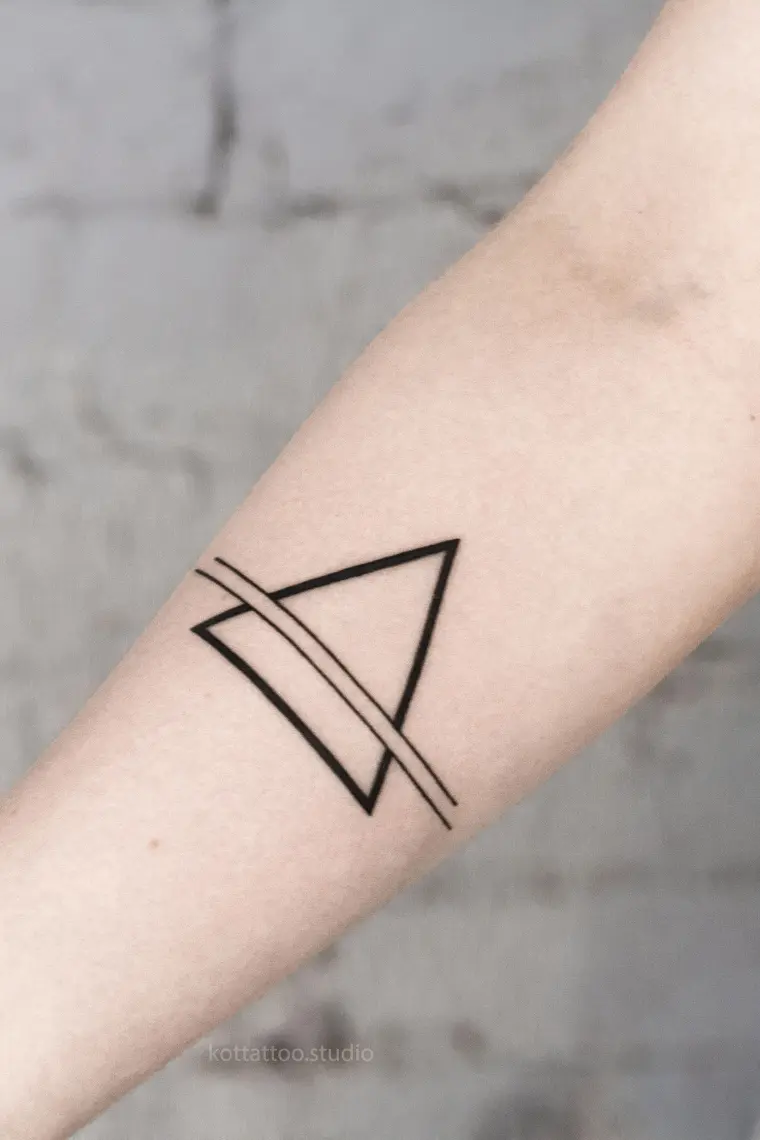 triangulo-lineas-tatuaje-opciones
