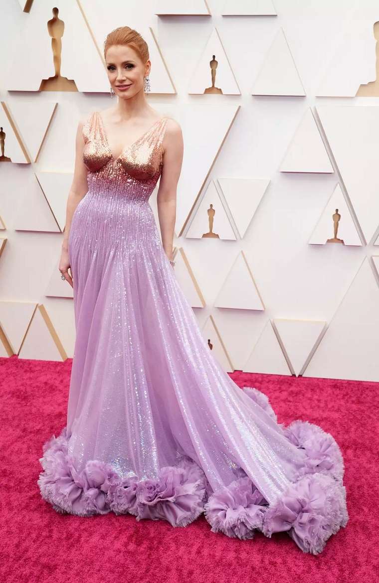 Jessica Chastain con un vestido brillante