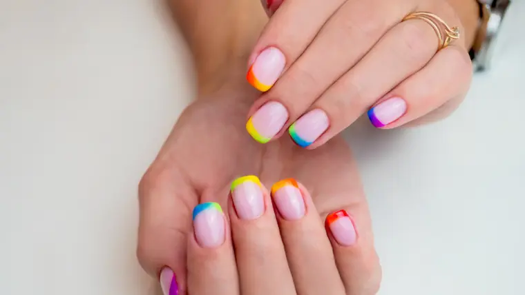 unhas-de-manicure-francesas-coloridas