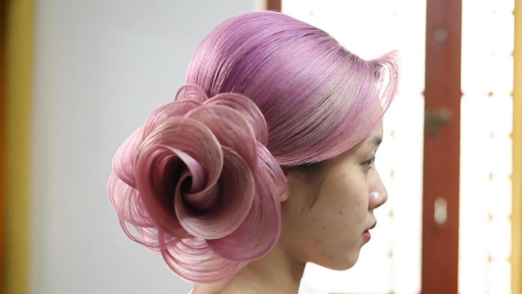 peluquero vietnamita recogido cabello