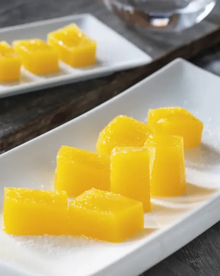 gominolas de mango en dados