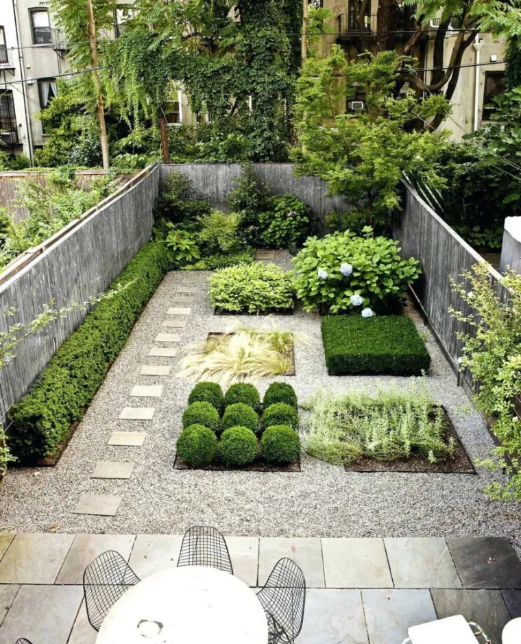jardin-pequeno-piedras-y-vegetacion