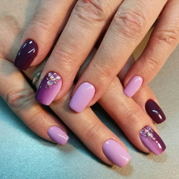 manicura de verano en tonos lilas
