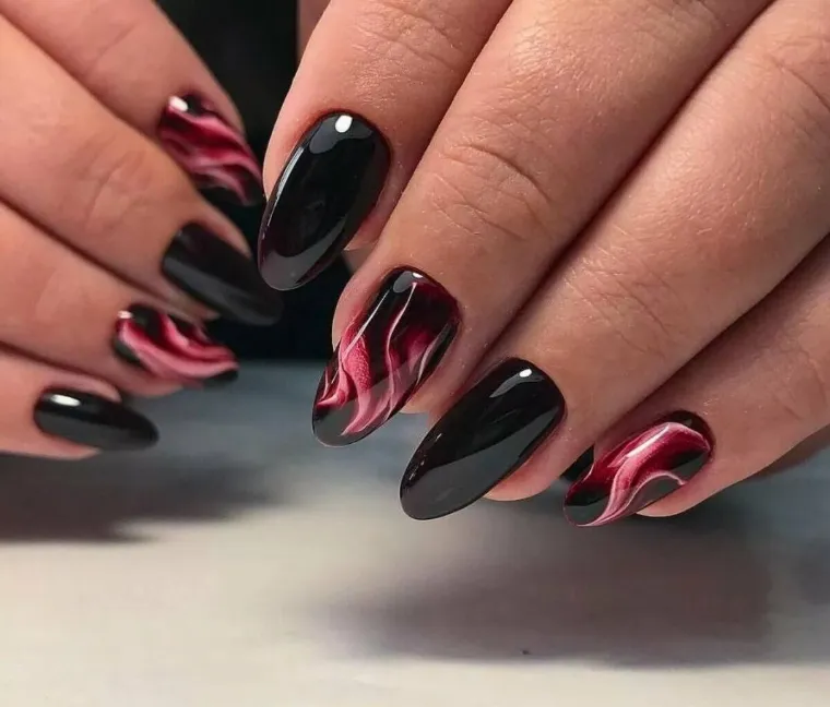 manicura diseño de uñas negro rojo
