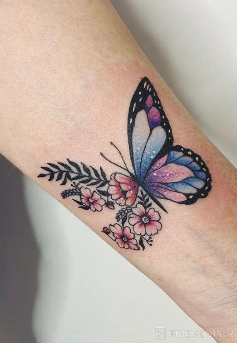 tatuaje de mariposa en el brazo