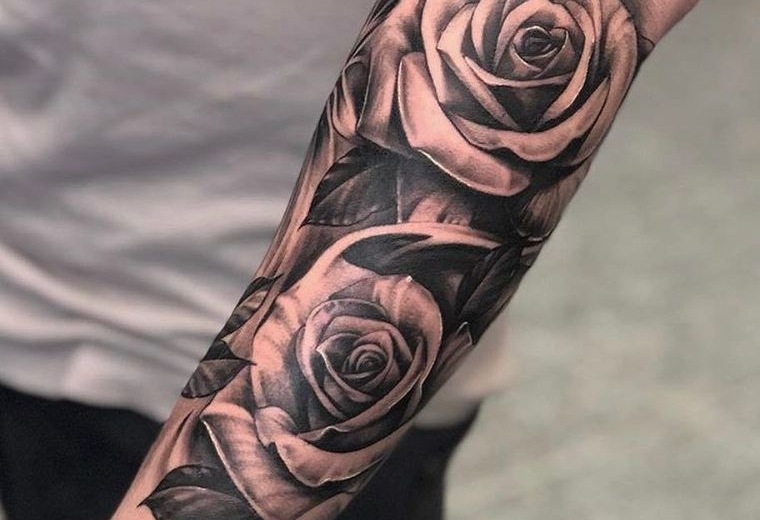 tatuajes de rosas para hombre