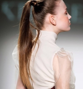 Coleta con Trenza “Ponyhair Braid” el Peinado en TikTok que Aman las Mujeres