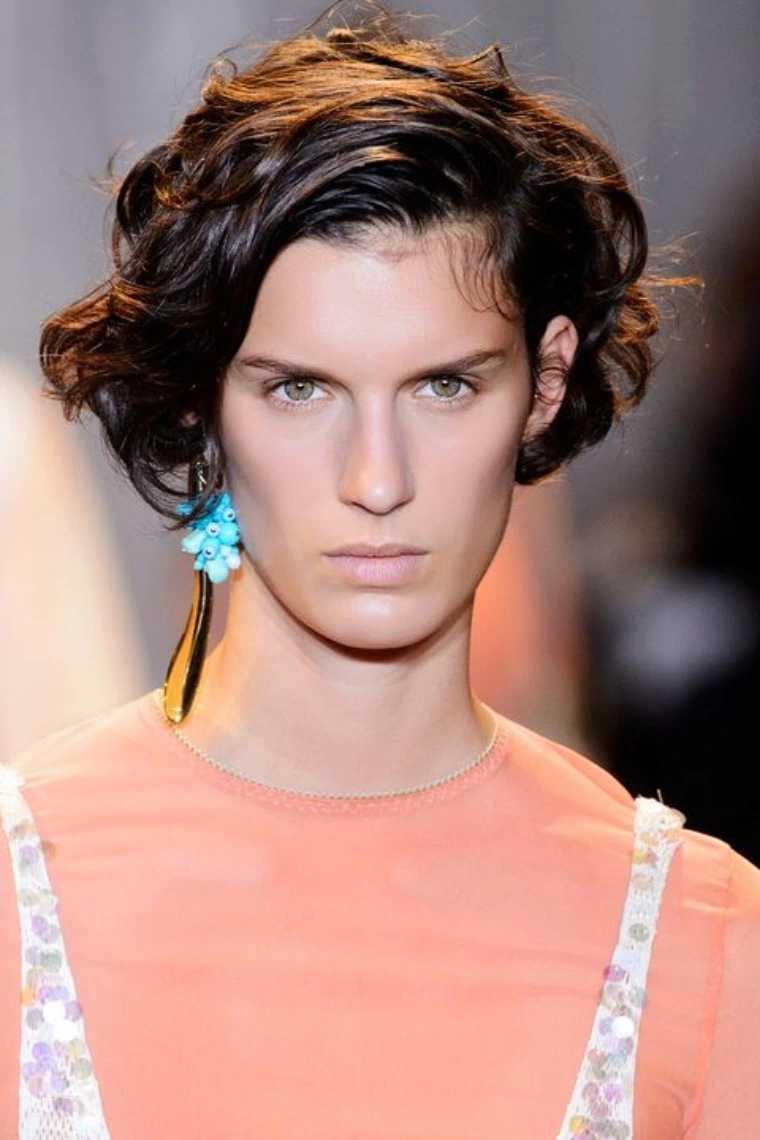Short layered hair for the runway