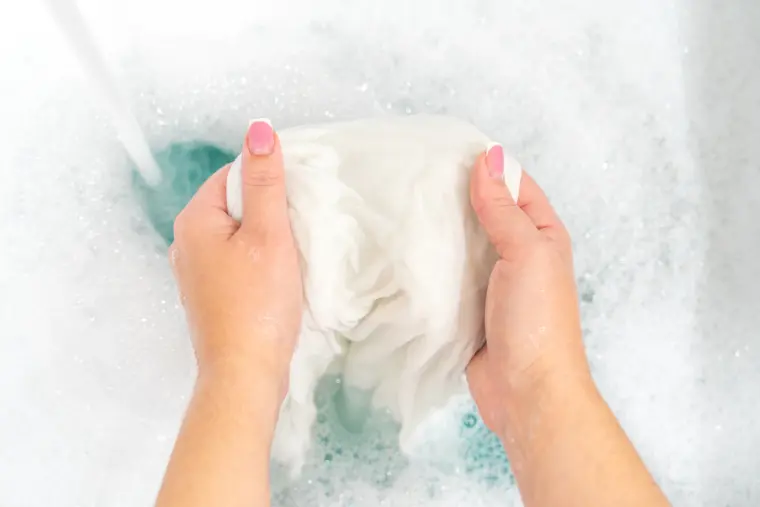 Cómo lavar ropa blanca lavar ropa a mano