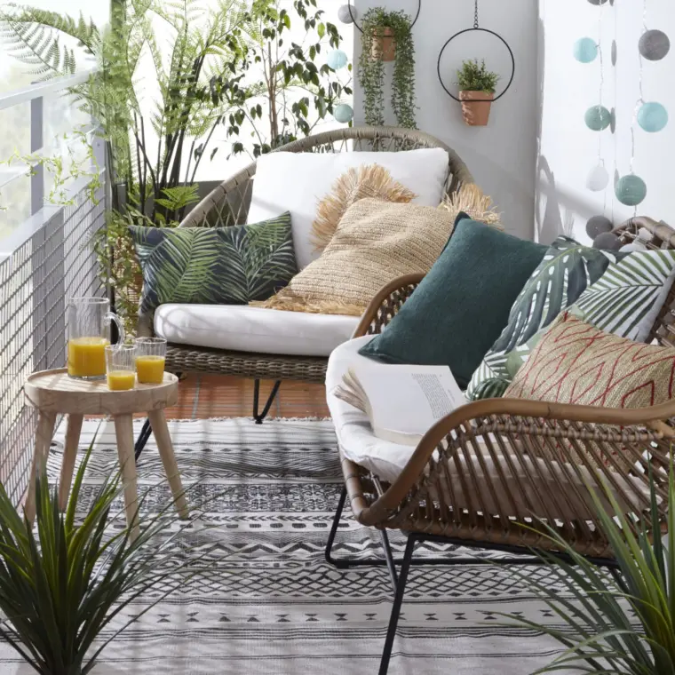 Ideas para decorar balcones pequeños sofas y alfombras 