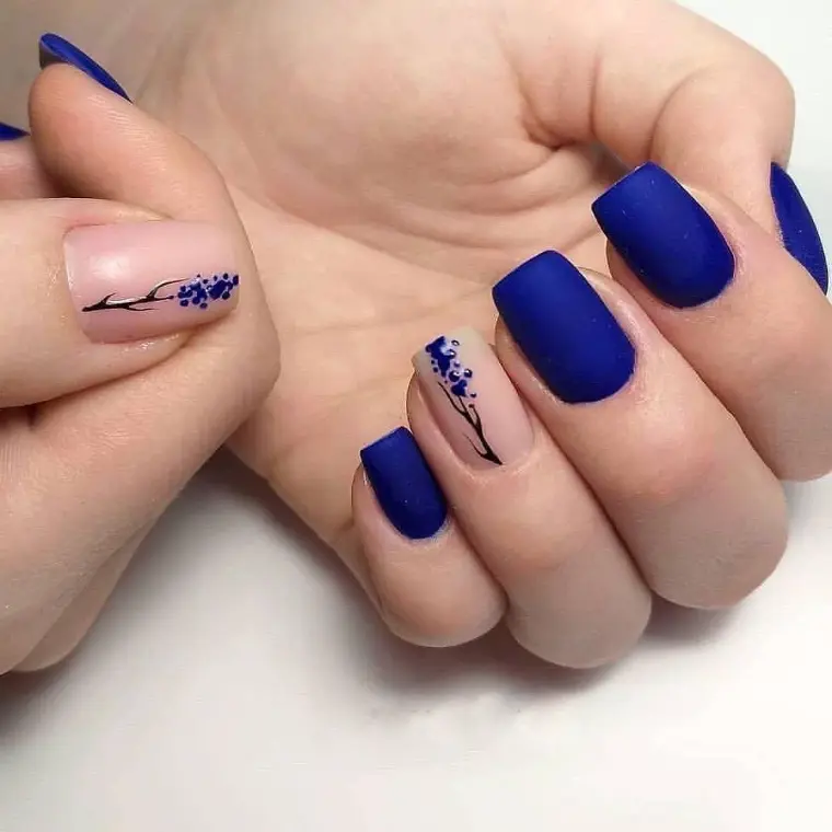 uñas azul turquesa