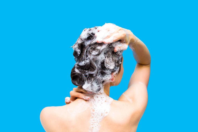 ¿Cómo lavar el pelo correctamente? – Comencemos con lo básico
