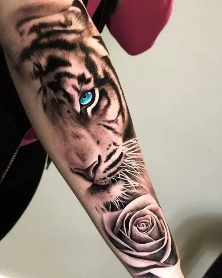 tigre ojo color tatuajes hombre