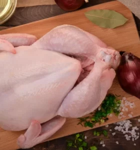 ¿Cómo descongelar pollo rápido y de forma segura? Algunos trucos útiles
