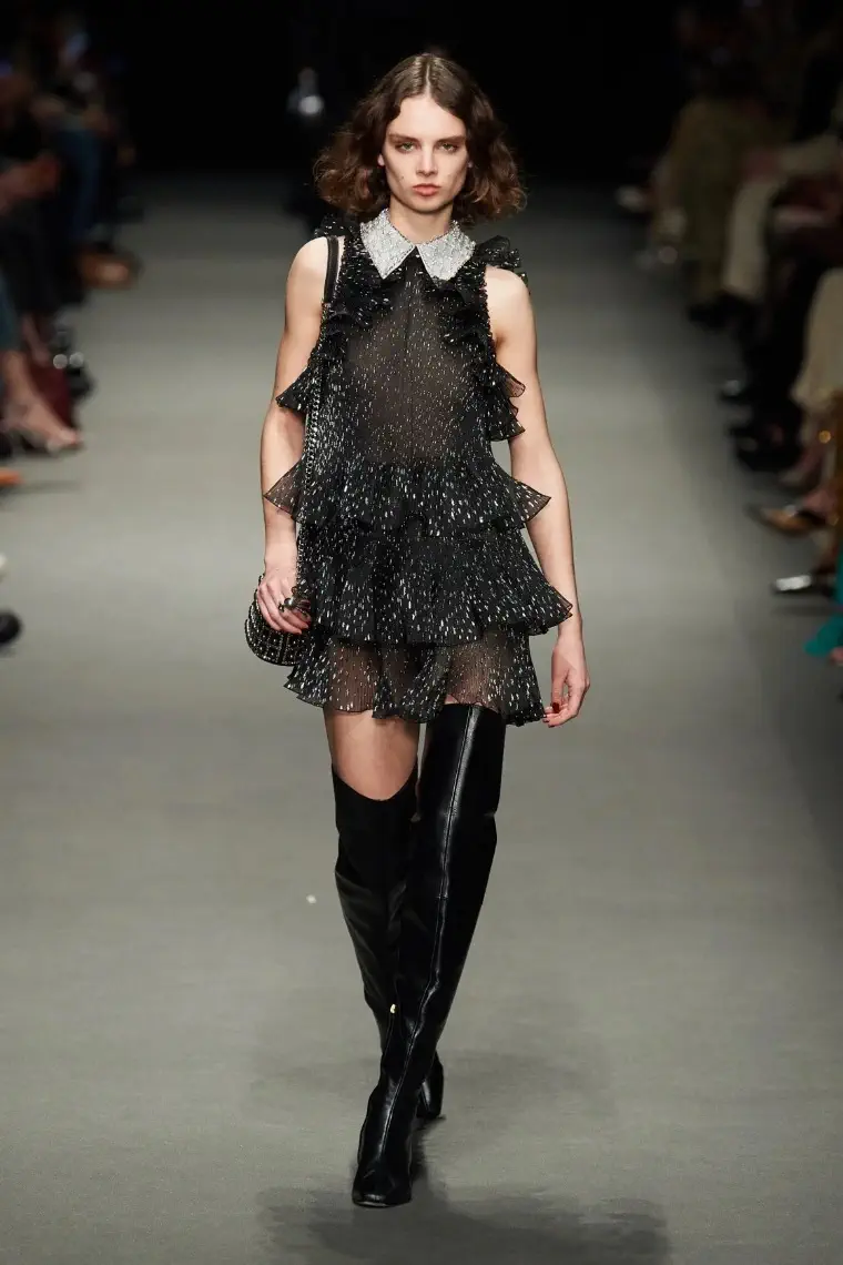 vestido-negro-alberta-ferretti-fall-2022-ready-to-wear