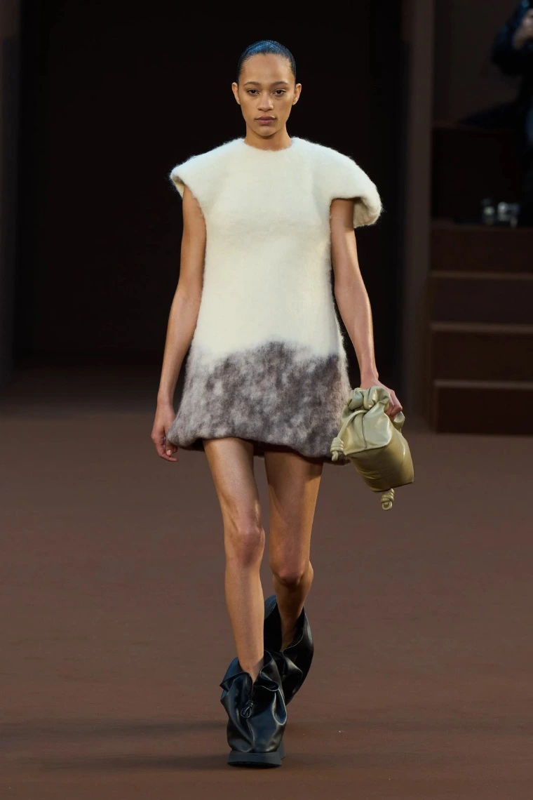 Tendencias-moda-loewe-fall-2022-ready-to-wear-paris