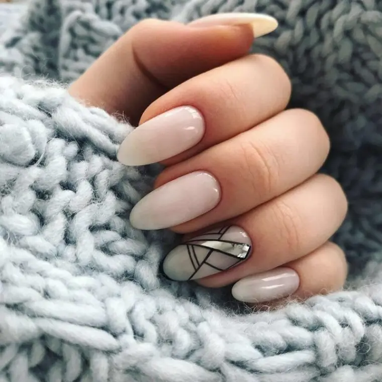 milky nails tendencias de uñas 2022