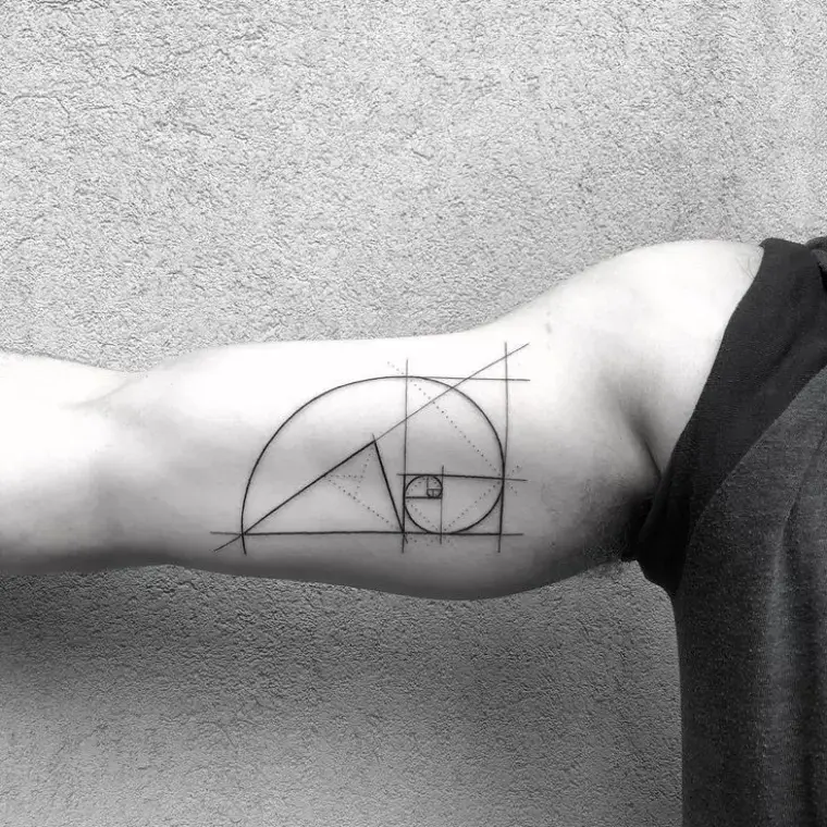 tatuaje geométrico