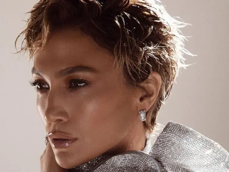 Jennifer Lopez assina cabelo curto estilo Garcon