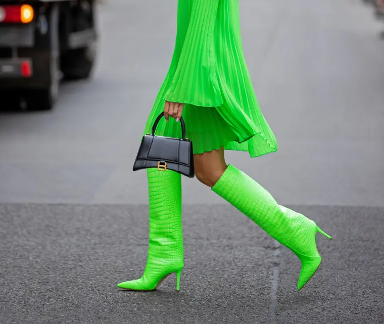 botas de colores neon moda otoño 2023