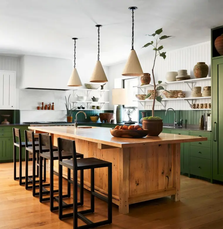 cocina con isla de madera diseño 2023