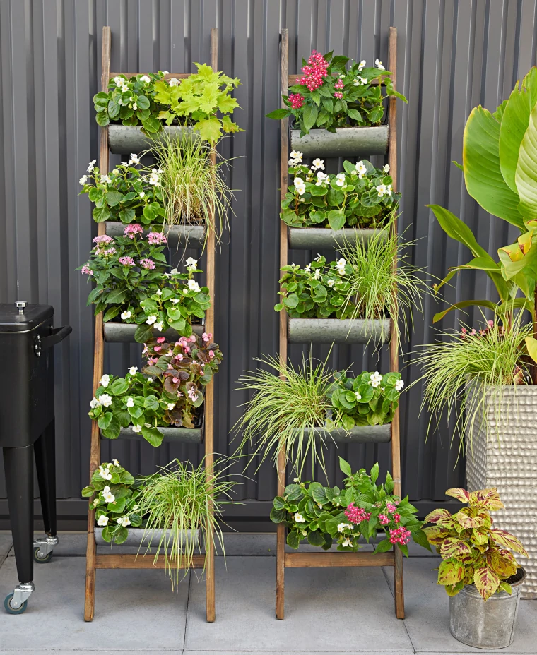 decorar el jardin con material reciclado de escaleras