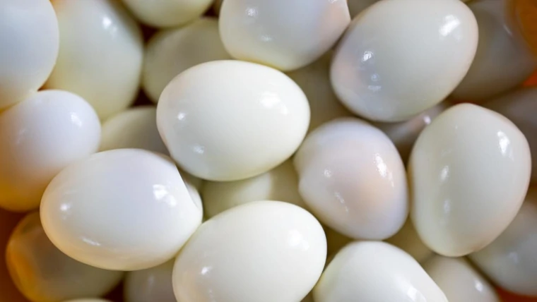 Ovos cozidos são alimentos que você nunca coloca no micro-ondas